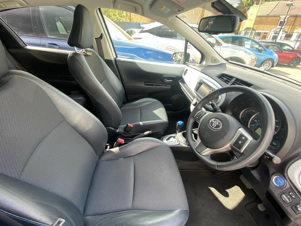 Toyota Yaris Vvt-h Excel Hatchback Red #6