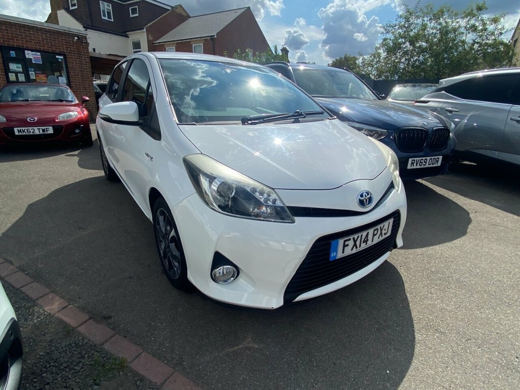 Toyota Yaris Vvt-h Excel Hatchback Red #1