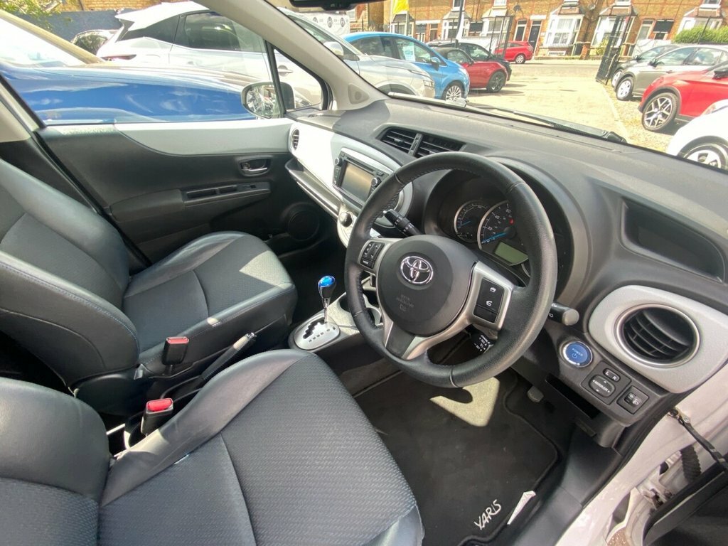 Toyota Yaris Vvt-h Excel Hatchback Red #9