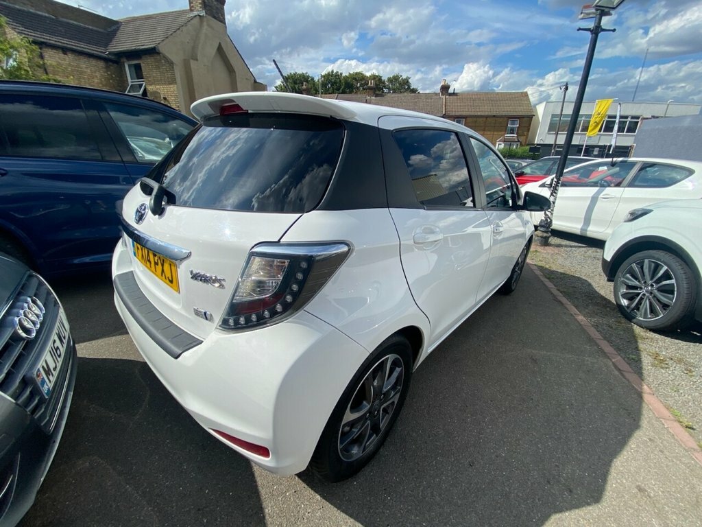 Toyota Yaris Vvt-h Excel Hatchback Red #3