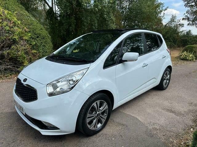 Kia Venga 4 Automatic White #2