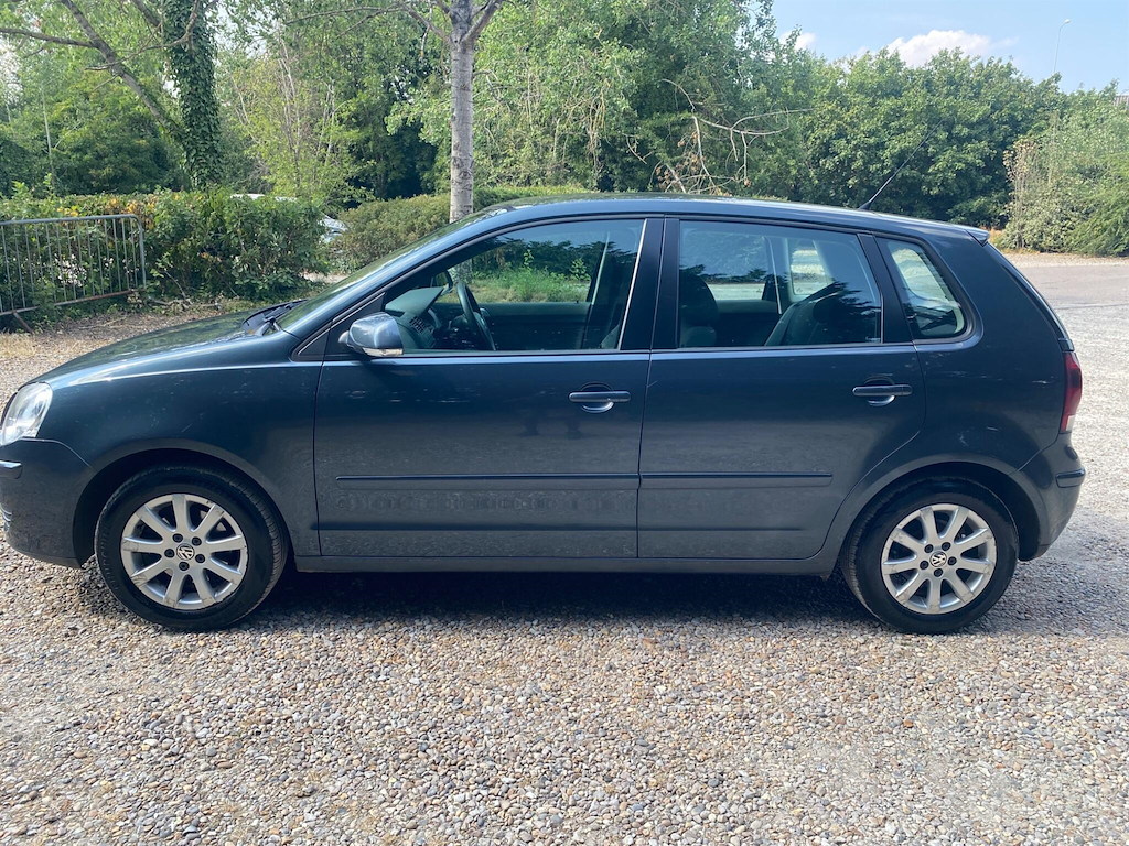 Volkswagen Polo Hatchback Black #10