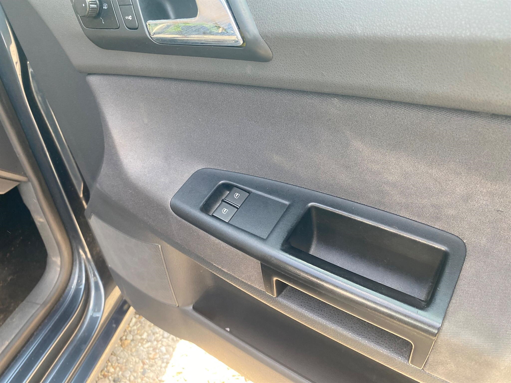 Volkswagen Polo Hatchback Black #32