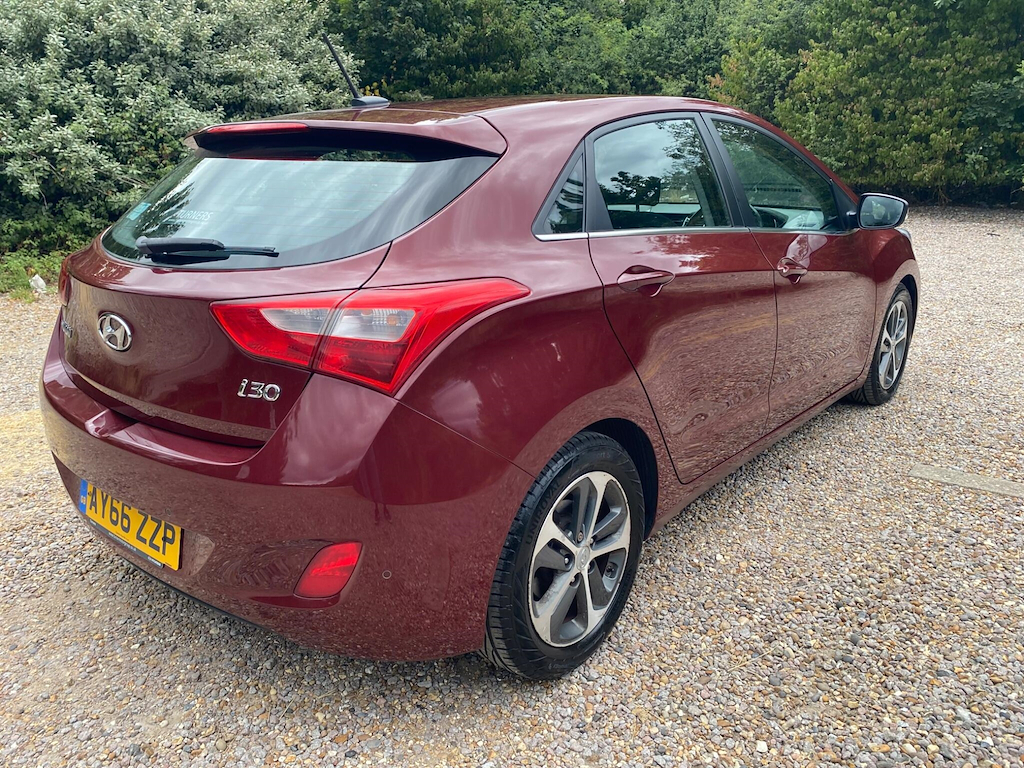 Hyundai I30 1.4 Blue Drive Se Nav Euro 6 Ss Red #4