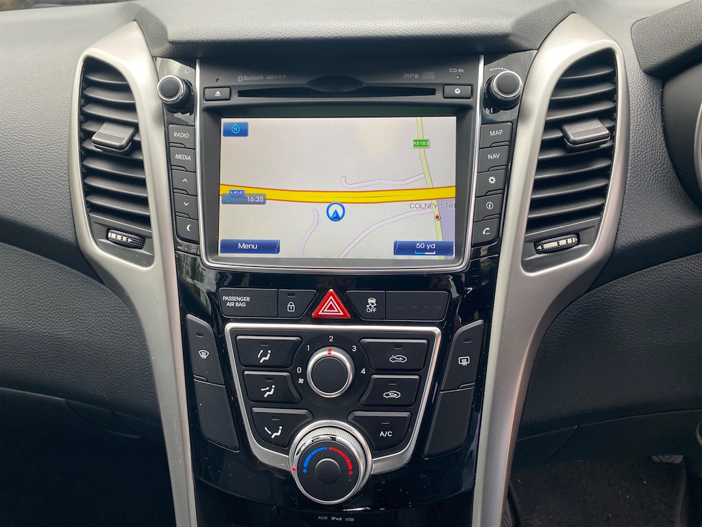 Hyundai I30 1.6 Crdi Blue Drive Se Black #24