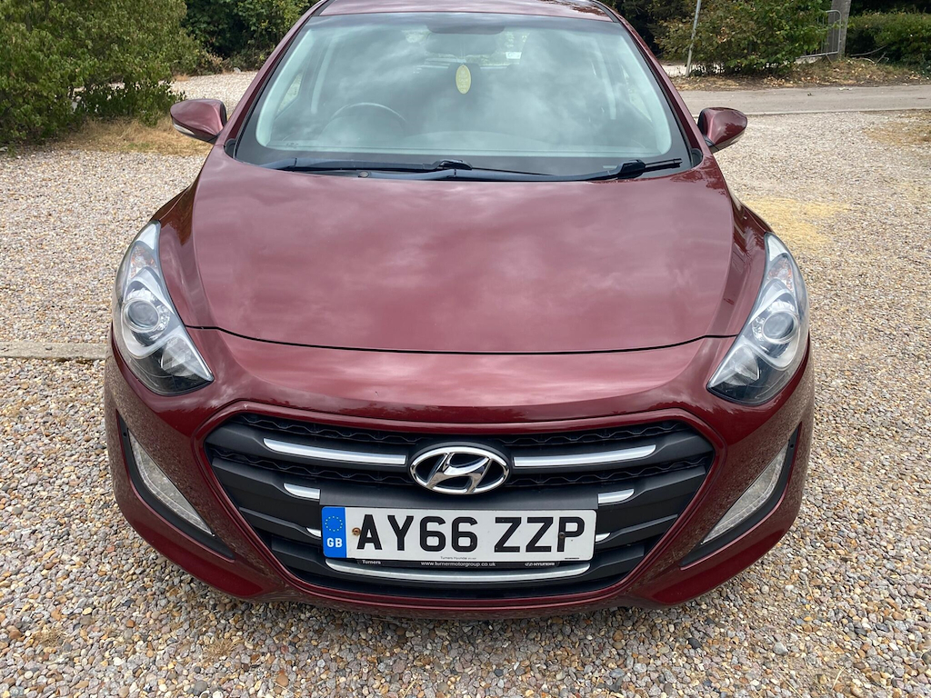 Hyundai I30 1.4 Blue Drive Se Nav Euro 6 Ss Red #2