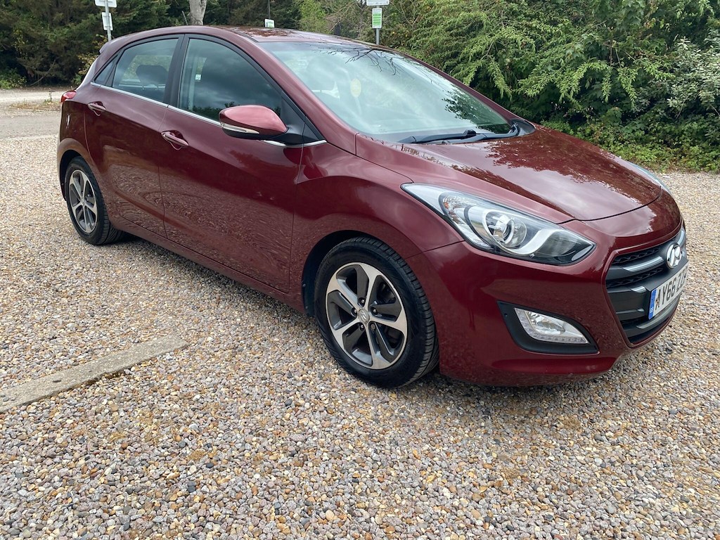 Hyundai I30 1.4 Blue Drive Se Nav Euro 6 Ss Red