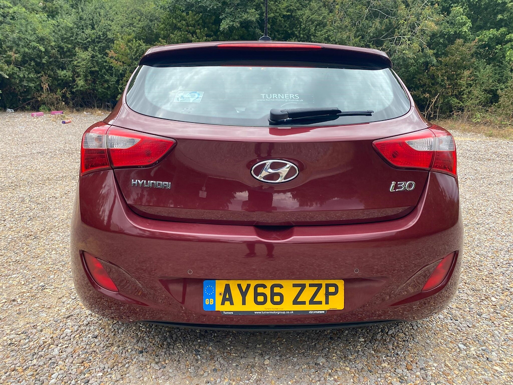 Hyundai I30 1.4 Blue Drive Se Nav Euro 6 Ss Red #6