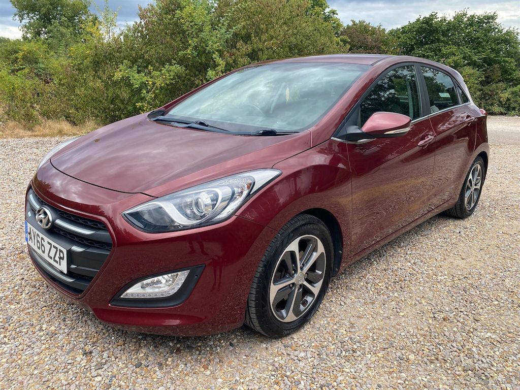 Hyundai I30 1.4 Blue Drive Se Nav Euro 6 Ss Red #3