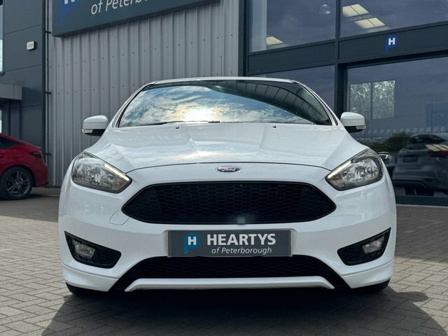 Ford Focus Ecoboost St-line Hatchback White #2