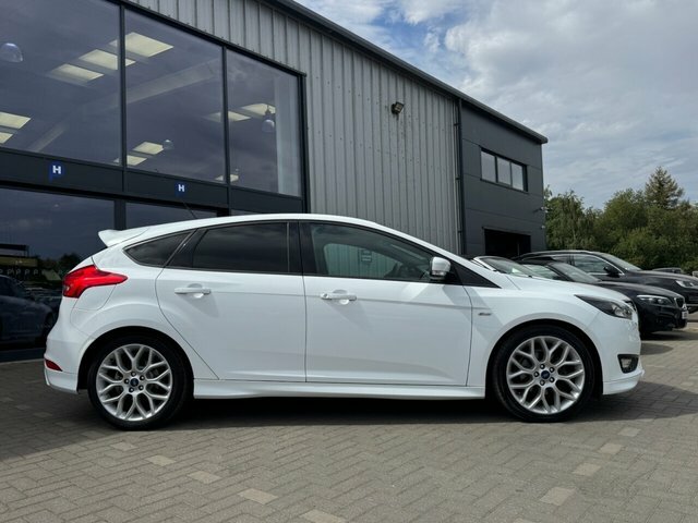 Ford Focus Ecoboost St-line Hatchback White #5
