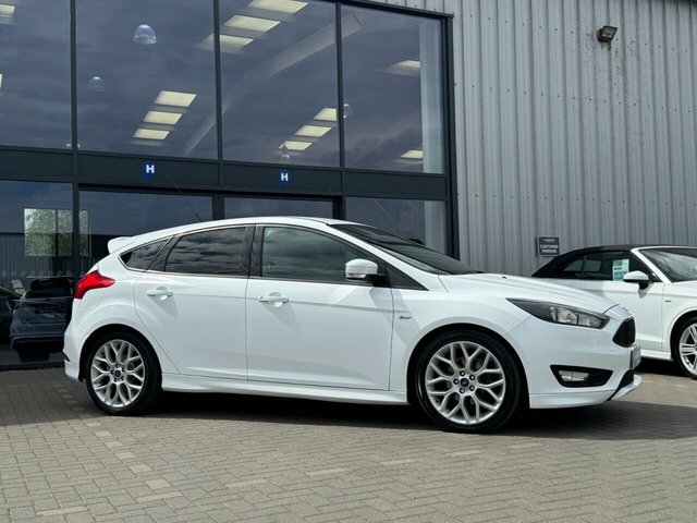 Ford Focus Ecoboost St-line Hatchback White #6