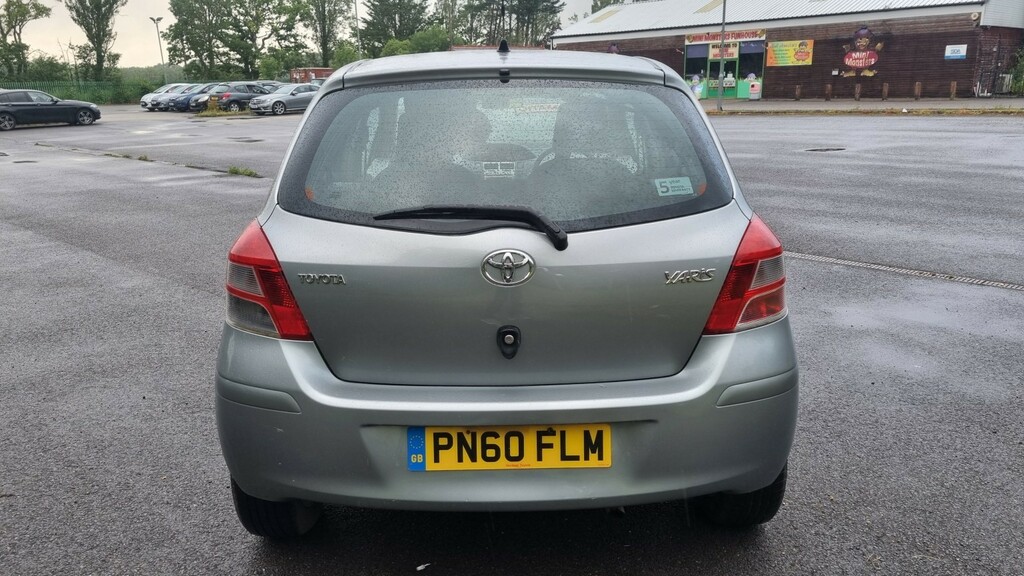 Toyota Yaris Hatchback 1.3 Dual Vvt-i Tr 2010 Silver #5