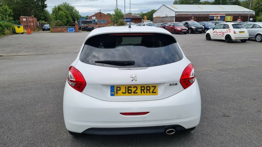 Peugeot 208 Hatchback 1.6 Vti Allure 2012 White #5