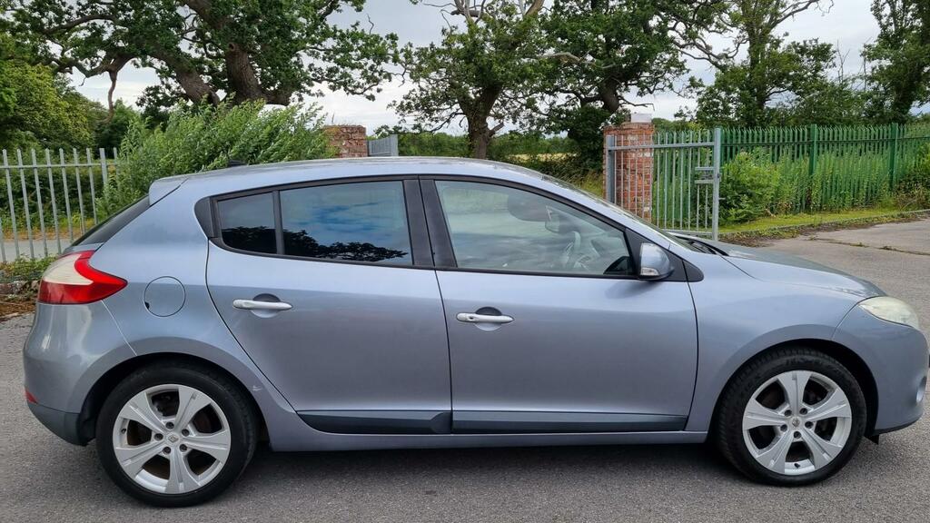 Renault Megane Hatchback 1.6 16V Dynamique Tomtom 2011 Blue #3
