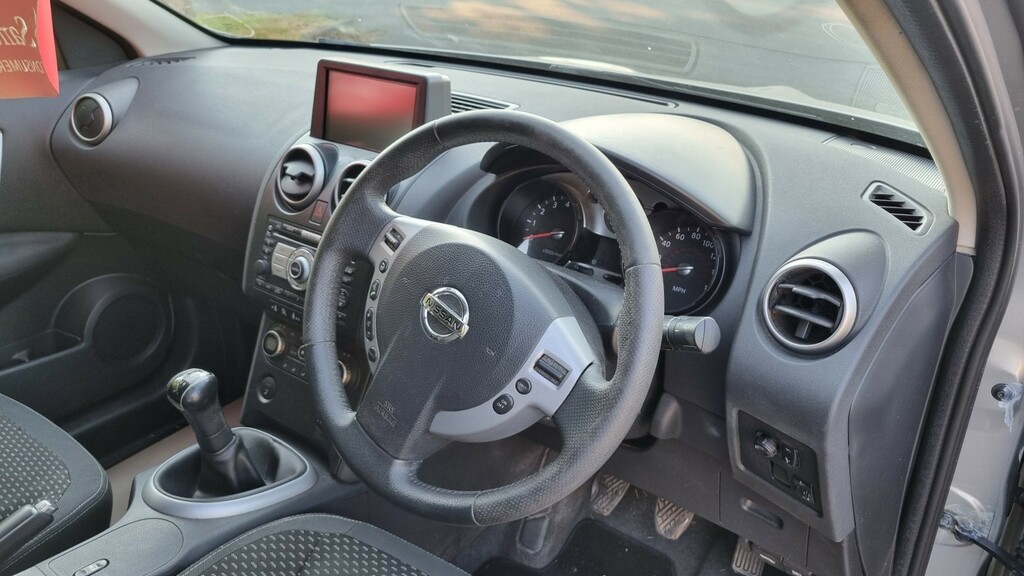 Nissan Qashqai Visia 5-Door Silver #10