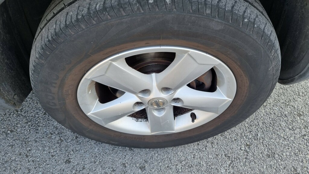 Nissan Qashqai Visia 5-Door Silver #11