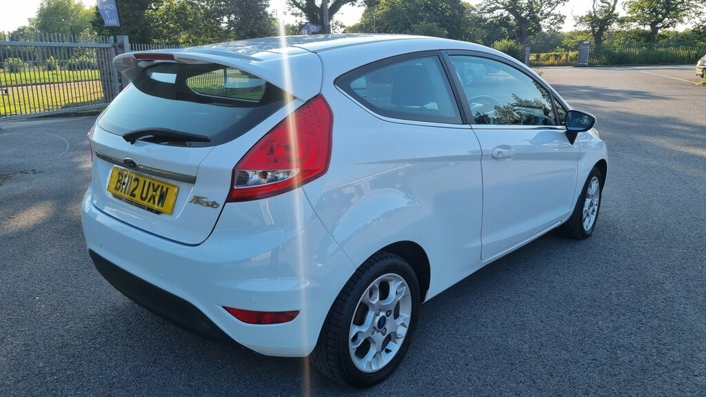 Ford Fiesta Hatchback 1.3 Zetec 2012 White #2