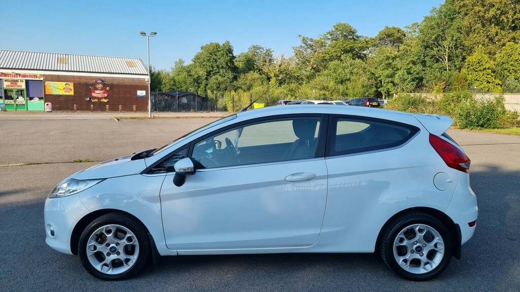 Ford Fiesta Hatchback 1.3 Zetec 2012 White #3