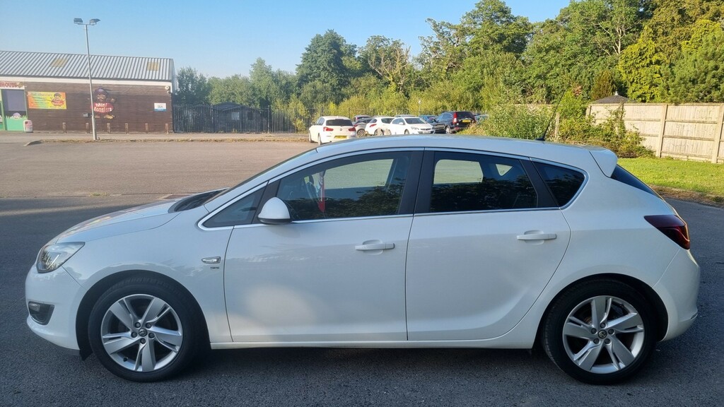 Vauxhall Astra Hatchback 1.6 16V Sri 2012 White #3