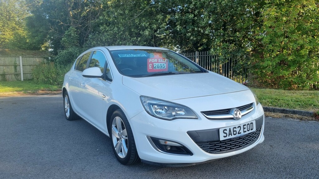 Vauxhall Astra Hatchback 1.6 16V Sri 2012 White