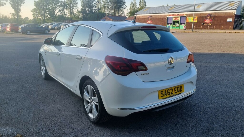 Vauxhall Astra Hatchback 1.6 16V Sri 2012 White #2