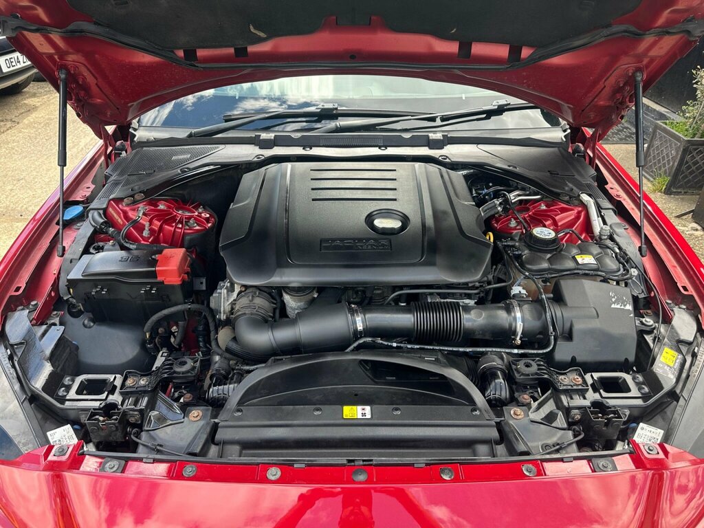 Jaguar XE 2017 67 2.0D Black #30