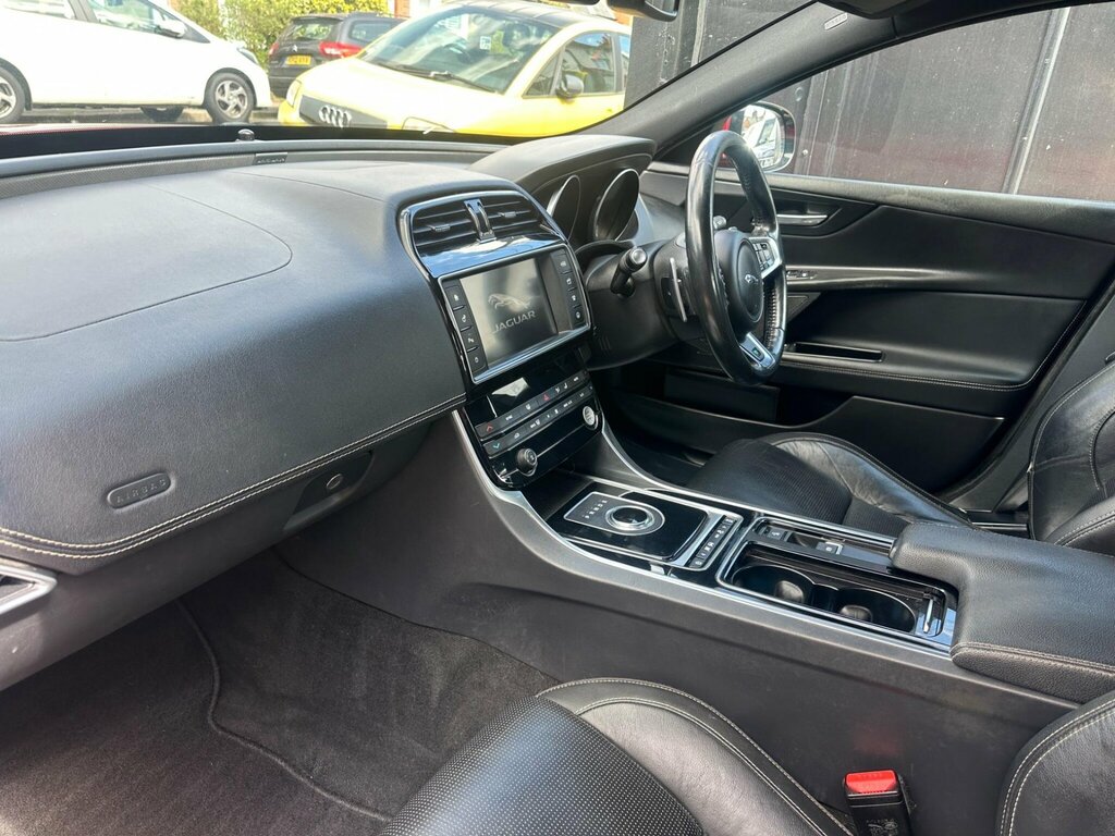 Jaguar XE 2017 67 2.0D Black #7