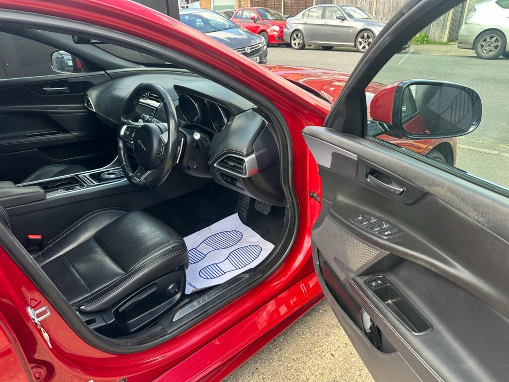 Jaguar XE 2017 67 2.0D Black #17
