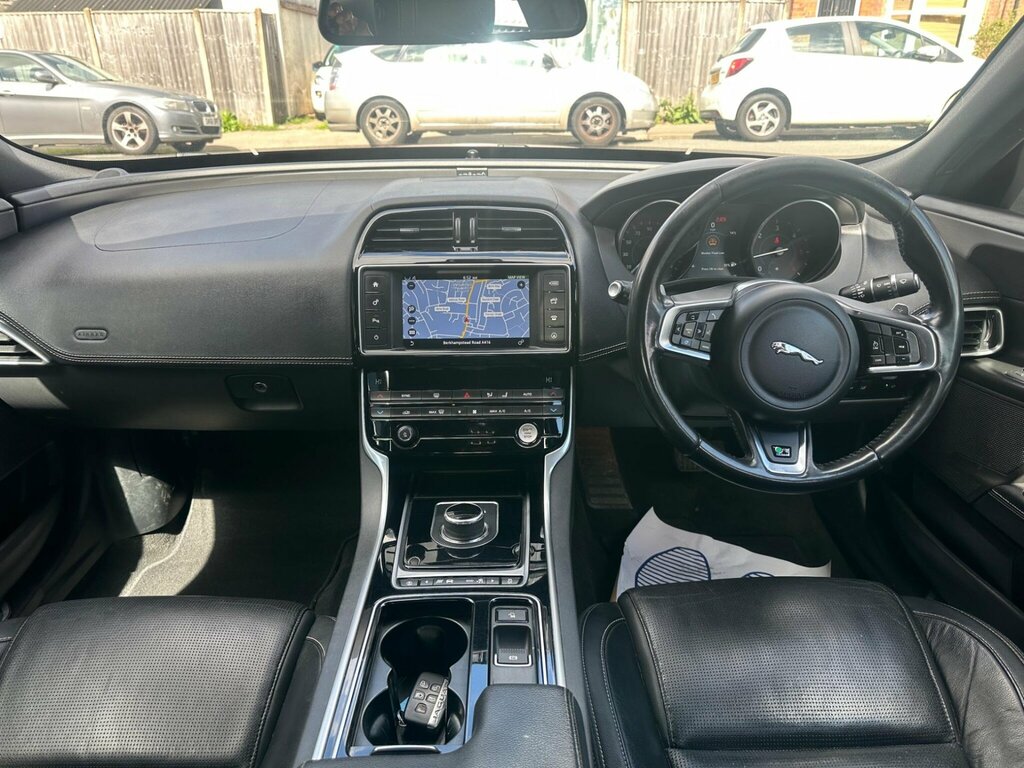 Jaguar XE 2017 67 2.0D Black #21