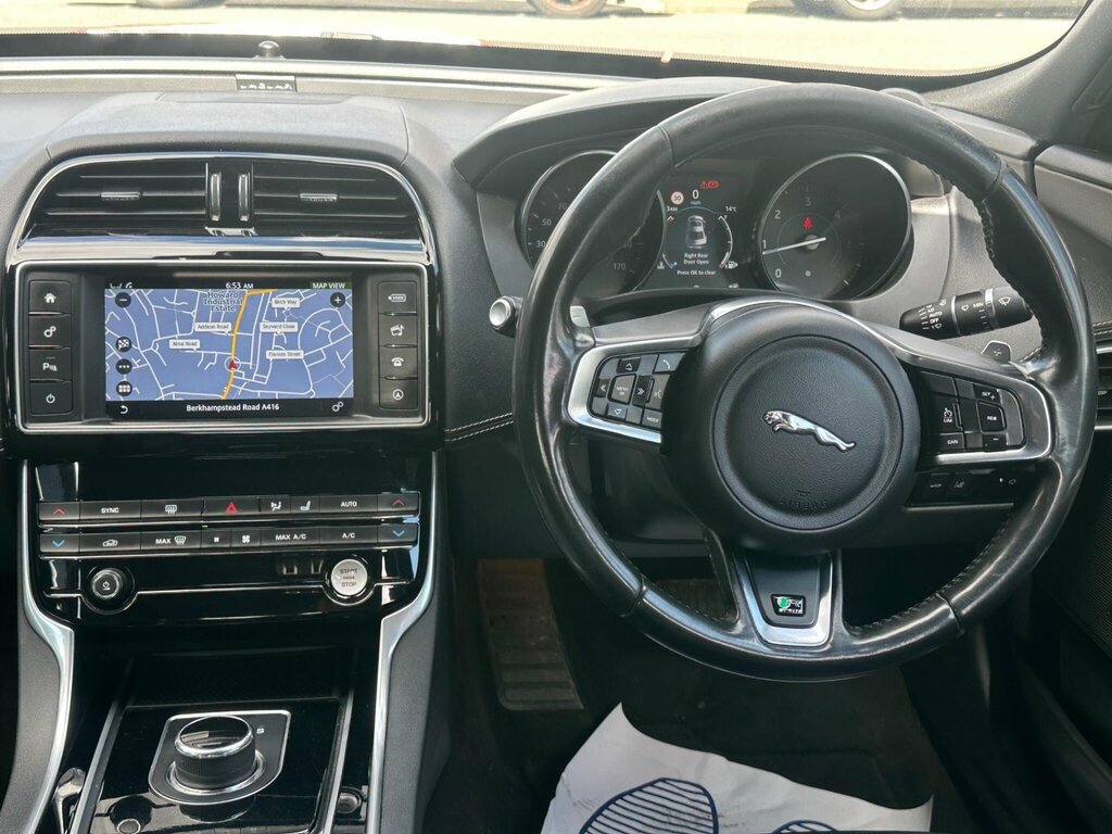 Jaguar XE 2017 67 2.0D Black #8