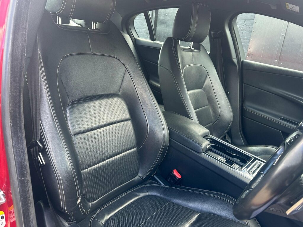 Jaguar XE 2017 67 2.0D Black #12