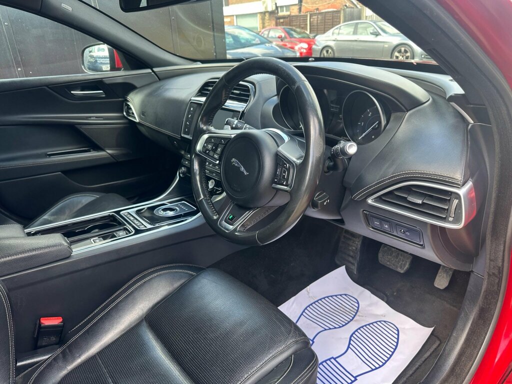Jaguar XE 2017 67 2.0D Black #9