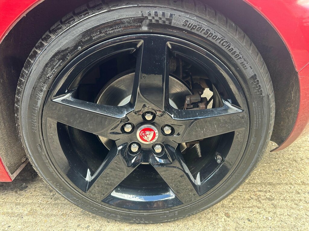 Jaguar XE 2017 67 2.0D Black #36