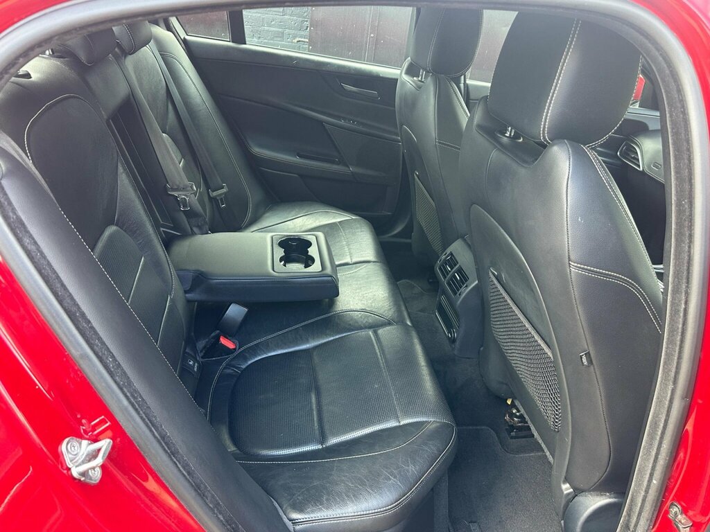 Jaguar XE 2017 67 2.0D Black #16