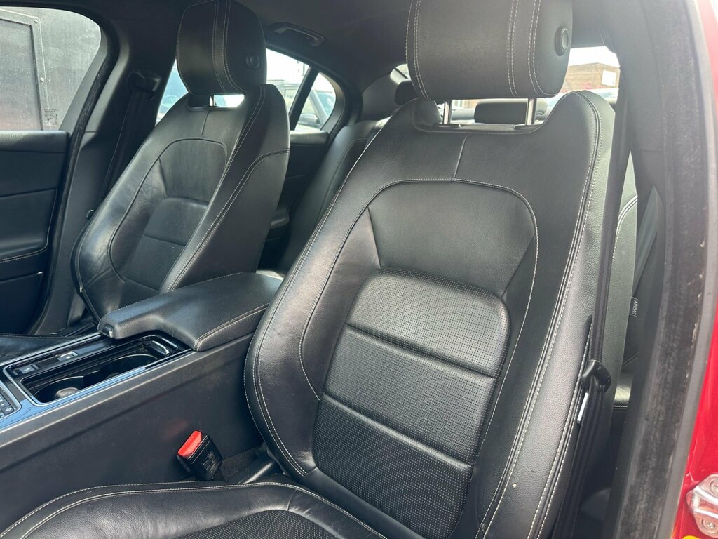 Jaguar XE 2017 67 2.0D Black #13