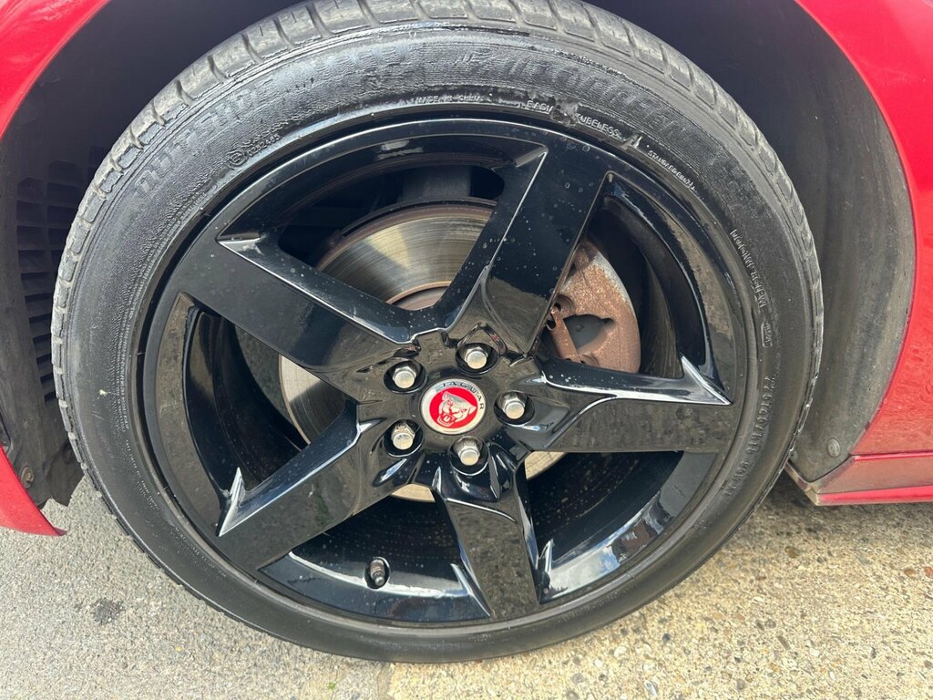 Jaguar XE 2017 67 2.0D Black #35