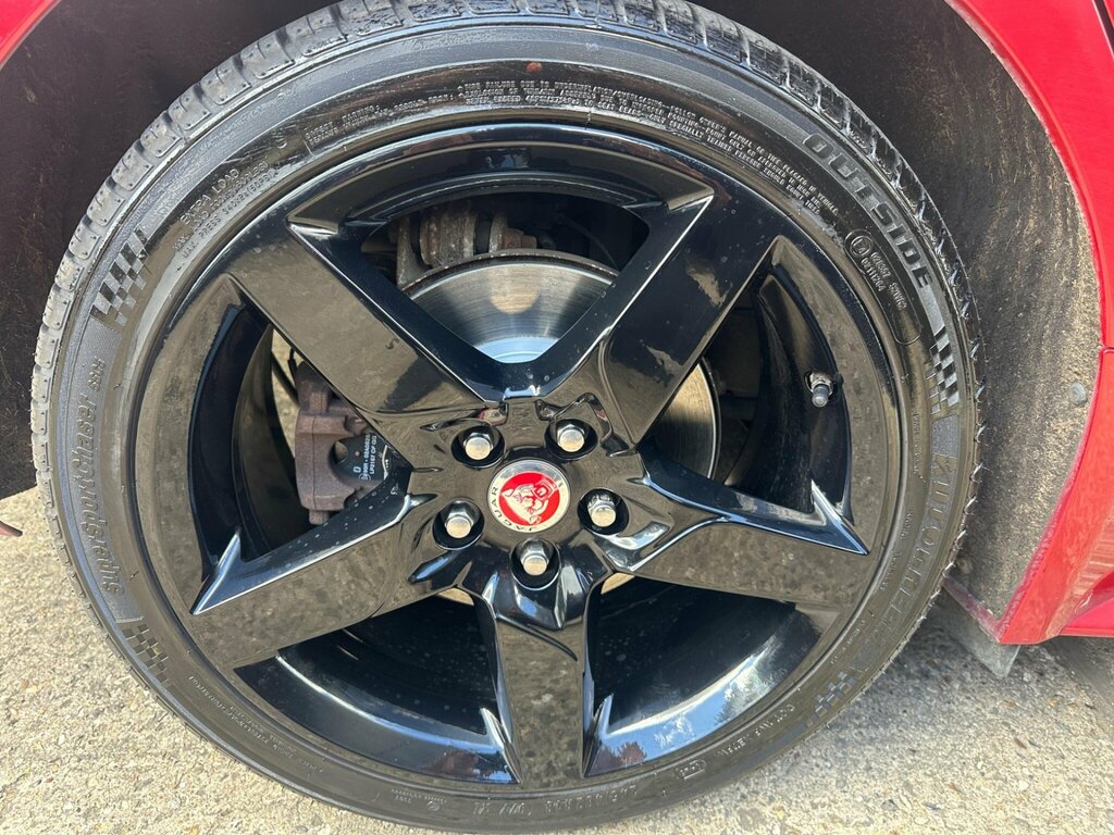 Jaguar XE 2017 67 2.0D Black #33