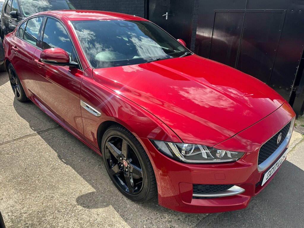 Jaguar XE 2017 67 2.0D Black #37
