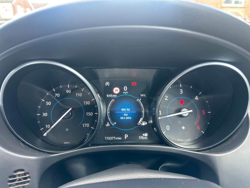 Jaguar XE 2017 67 2.0D Black #20