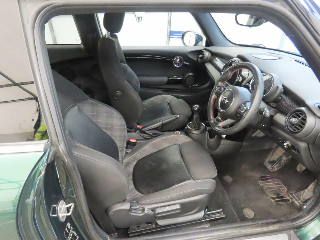 Mini Hatch 1.5 16In Alloys Chili Pack Privacy Glass White #4