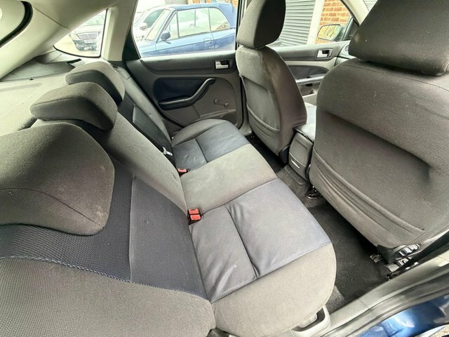 Ford Focus 1.6 Ghia Saloon Silver #10