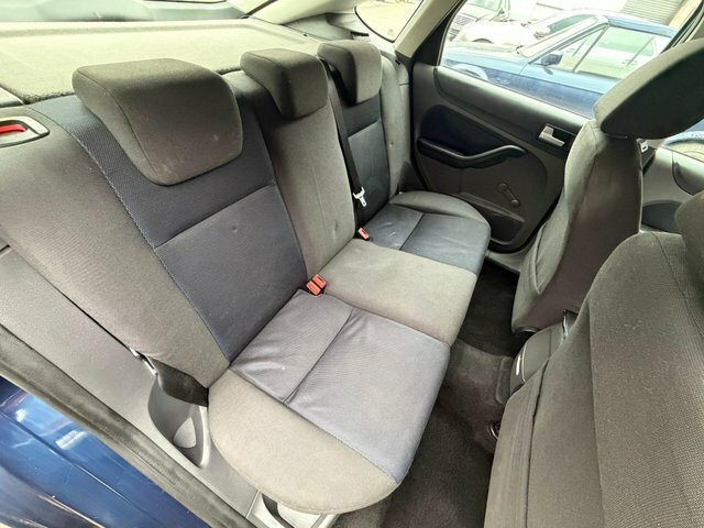 Ford Focus 1.6 Ghia Saloon Silver #9