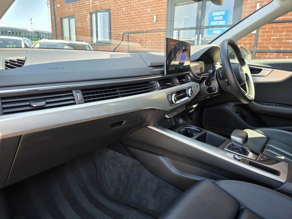 Audi A4 2.0 Tfsi 35 Sport Black #3