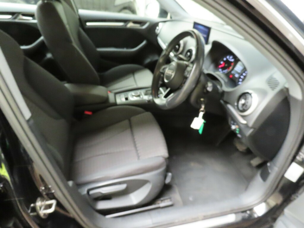Audi A3 1.5 Tfsi Cod 35 Sport YT68MHF Black #6