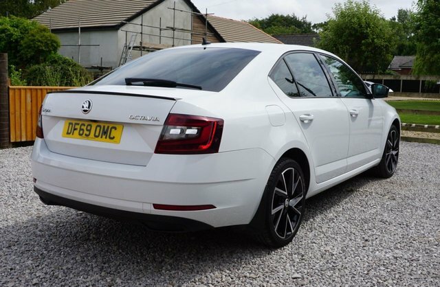 Skoda Octavia Tdi Scr Sportline Hatchback DF69OMC White #3