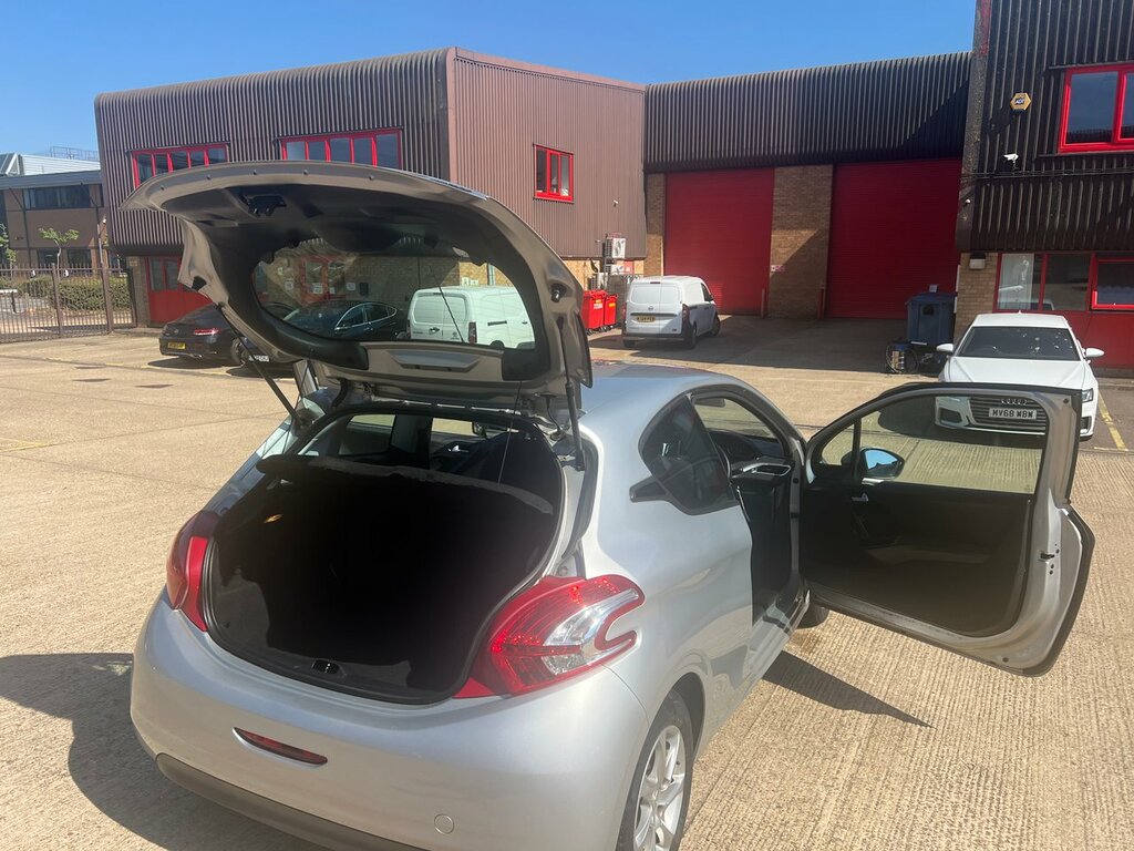 Peugeot 208 1.6 Thp Gti Prestige 208 Bhp Pan Roof White #33