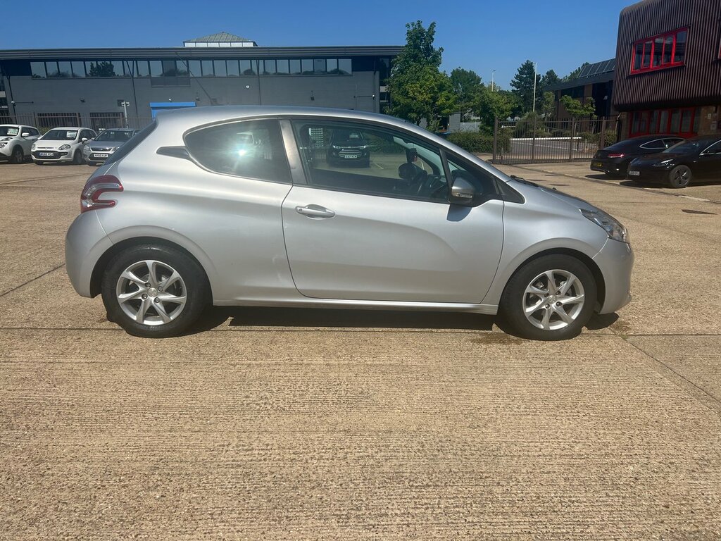 Peugeot 208 Home Car Detail #2