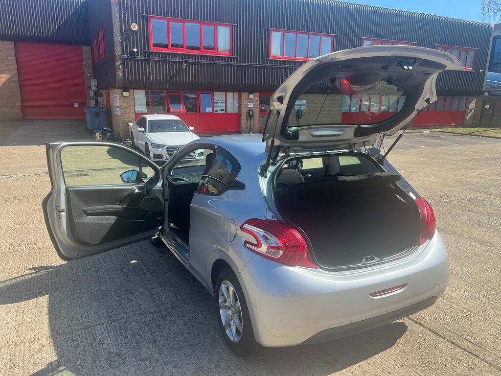 Peugeot 208 1.6 Thp Gti Prestige 208 Bhp Pan Roof White #34