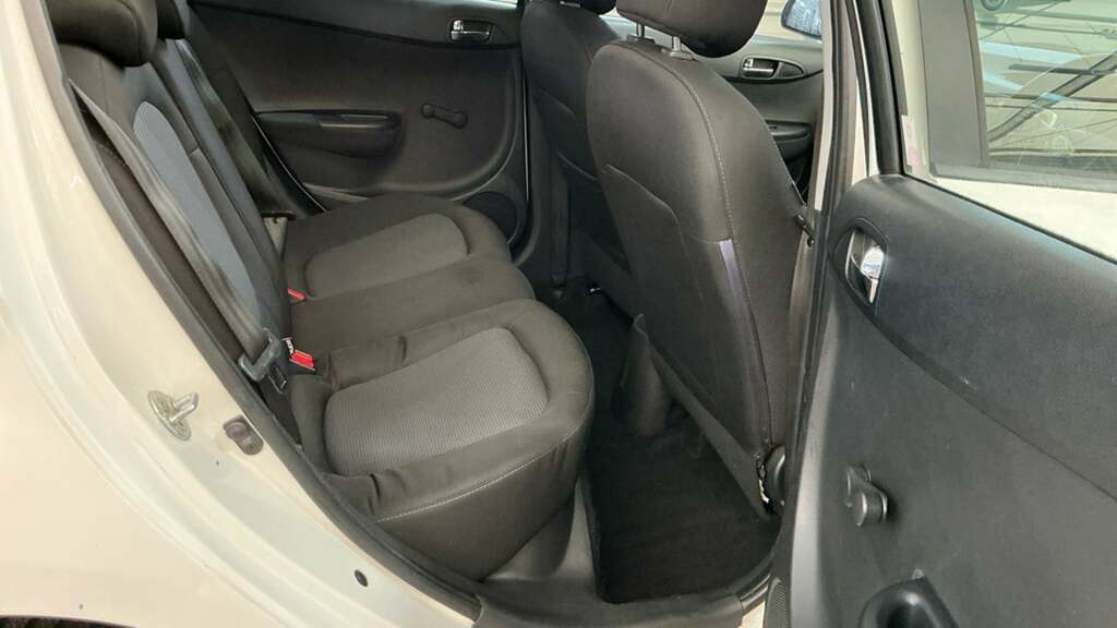 Hyundai I20 Active Red #8
